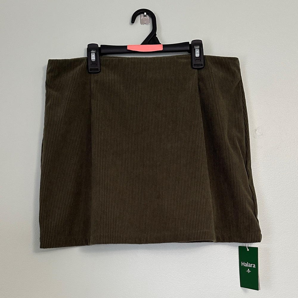 HALARA Dark Green Corduroy Skort
